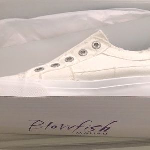 0066 NWT - Blowfish white canvas sneakers 👟